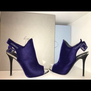 Giuseppe Zanotti Velvet Open-Toe Booties Size: 37